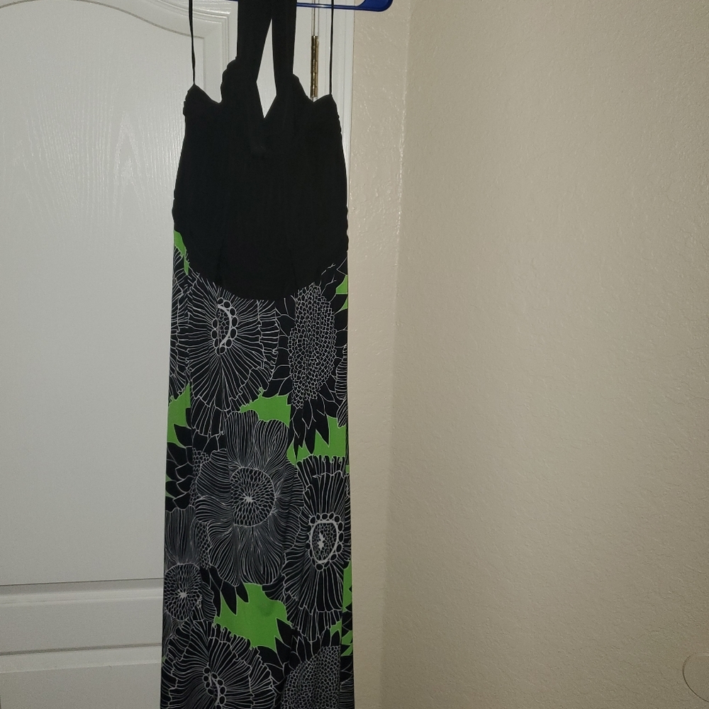 Clothes - Picture 2 of 16